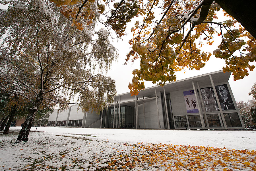 München - Neue Pinakothek - Winter im Oktober 2012